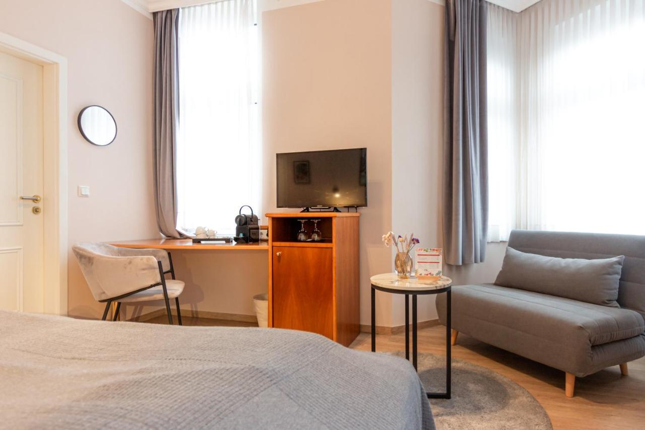 Hotel Restaurant Am Park Waltrop Bagian luar foto
